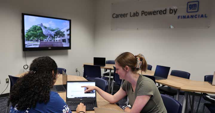 UTSA Career Counselor meeting with UTSA student