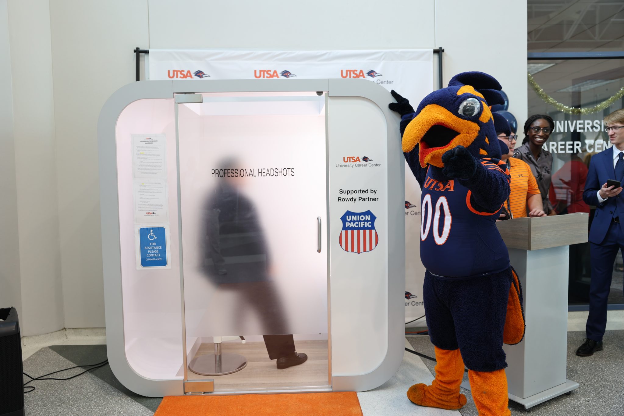 Rowdy at the Iris Booth